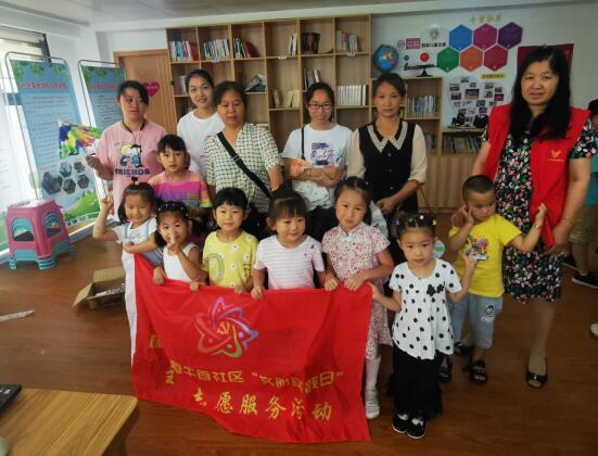 女子吹头发时发现吹风机突然红温冒烟，现在想想还有点后怕