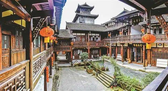 “百花迎新乐中原“——2024河南文艺界新春欢乐行走进驻马店演出活动举行