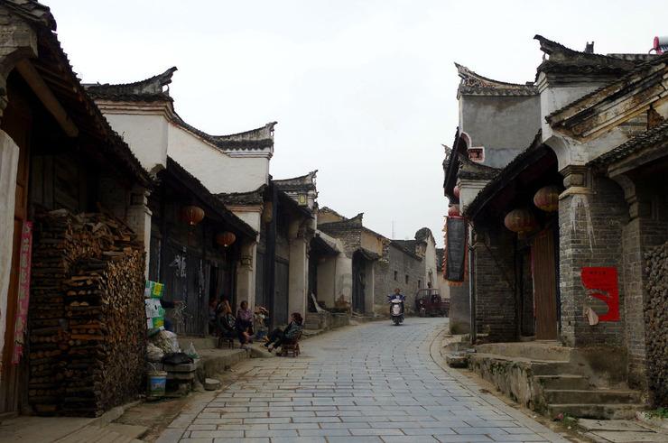 杨瀚森临场3秒倒地不起被抬走，所幸无大碍，因连续比赛有些力竭